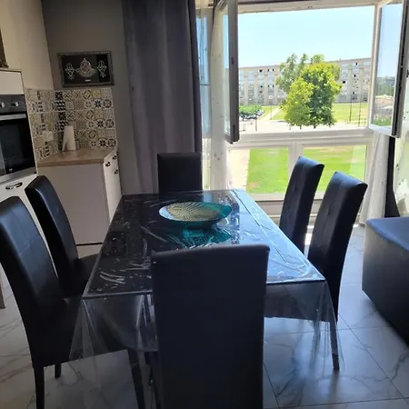 Apartment Jolie T4 A L'esplanade Lez Wifi Montpellier