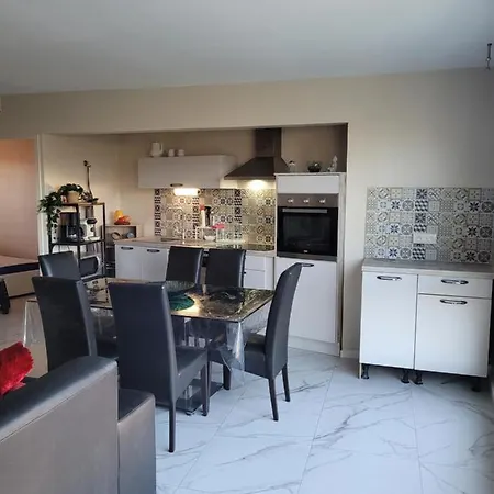 Jolie T4 A L'esplanade Lez Wifi Apartment *